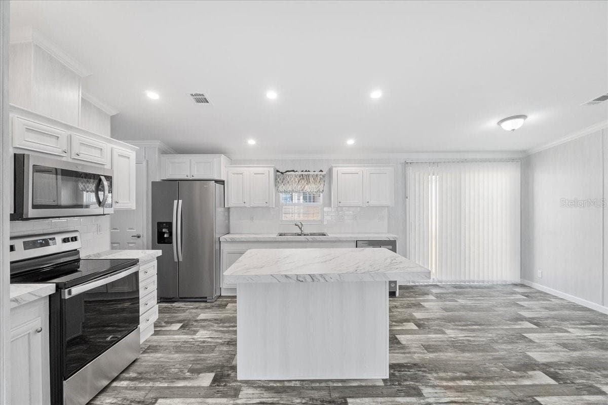 18437 15th ave, orlando, fl 32833 (sold)  home features